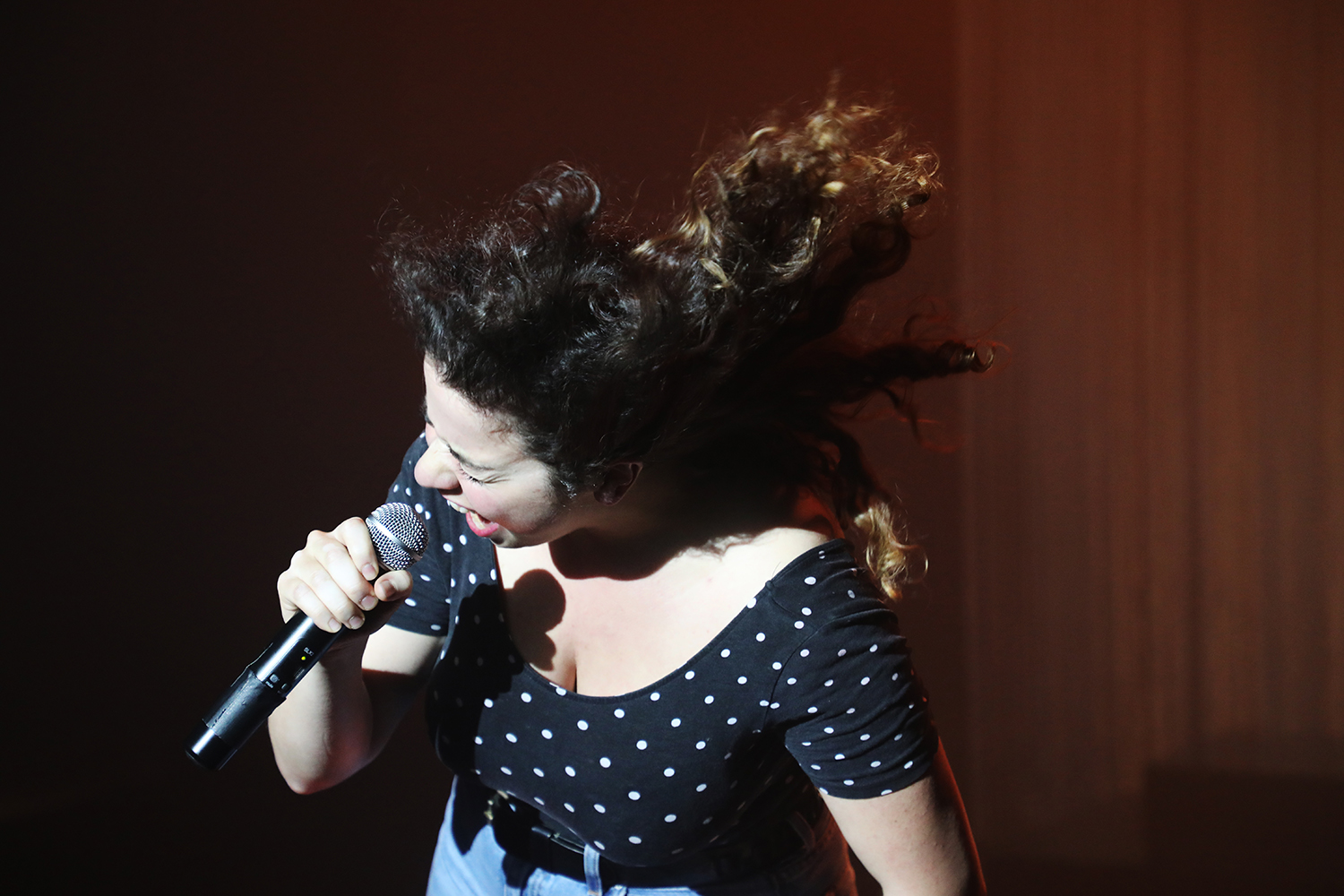 Noémie Griess, au plateau et au micro