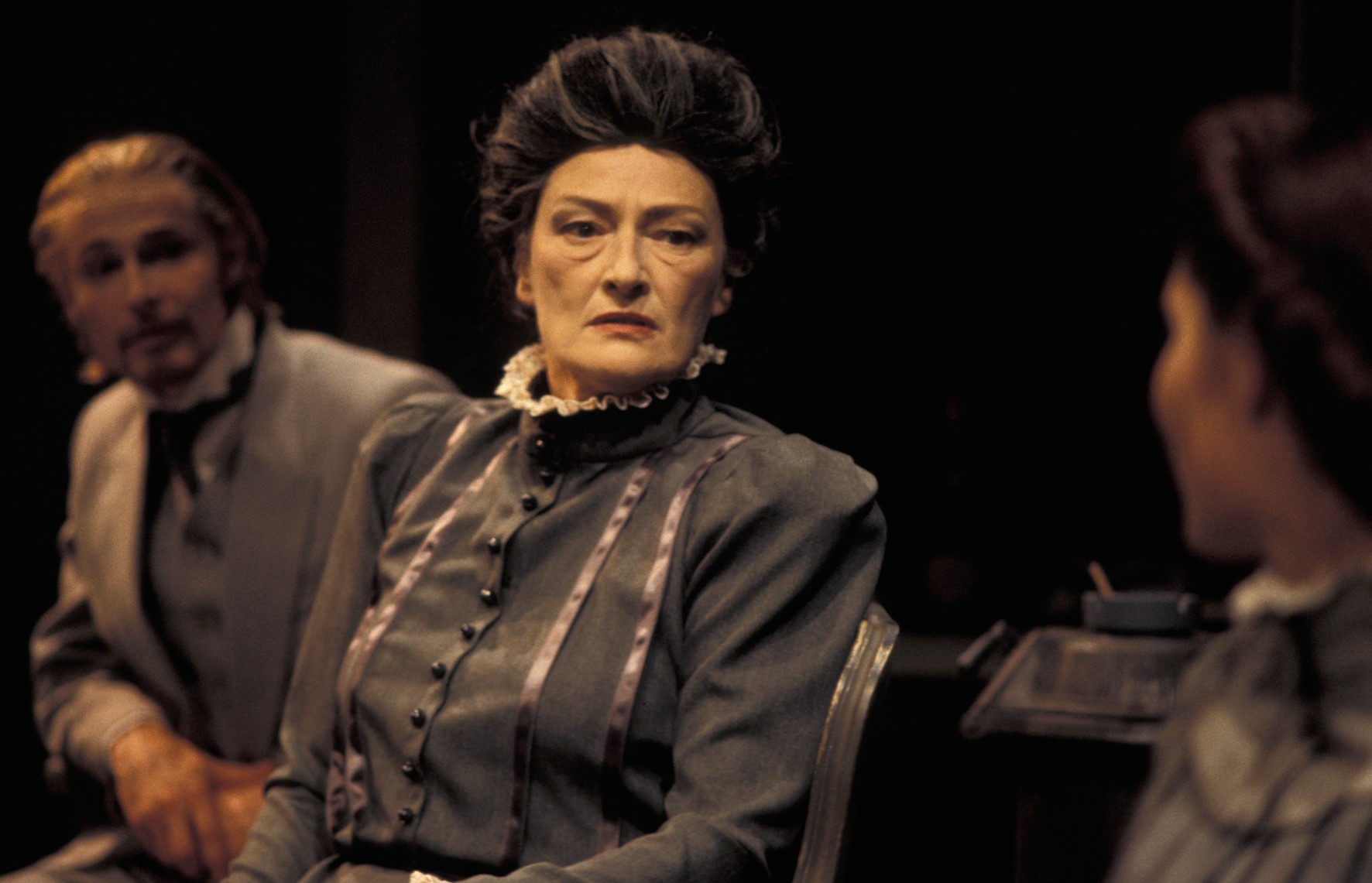 03 Julien Schmutz, Véronique Mermoud et Céline Nidegger dans _Thérèse Raquin_ d'Emile Zola, m.e.s. Gisèle Sallin (2002-03)©Isabelle Daccord