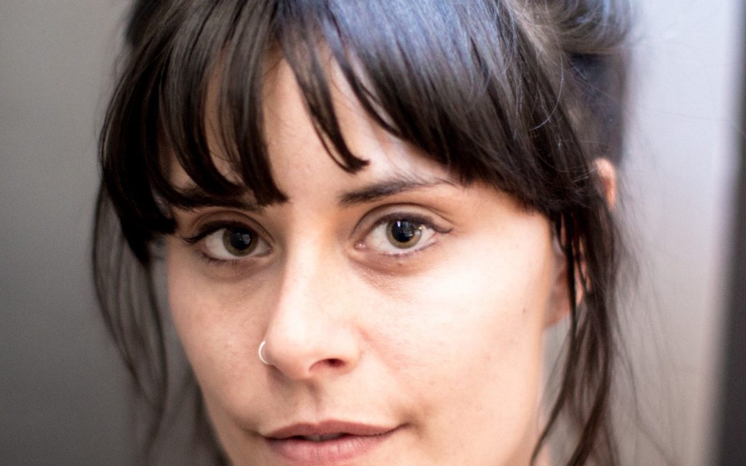 Chloë Lombard : le collectif dans le ventre